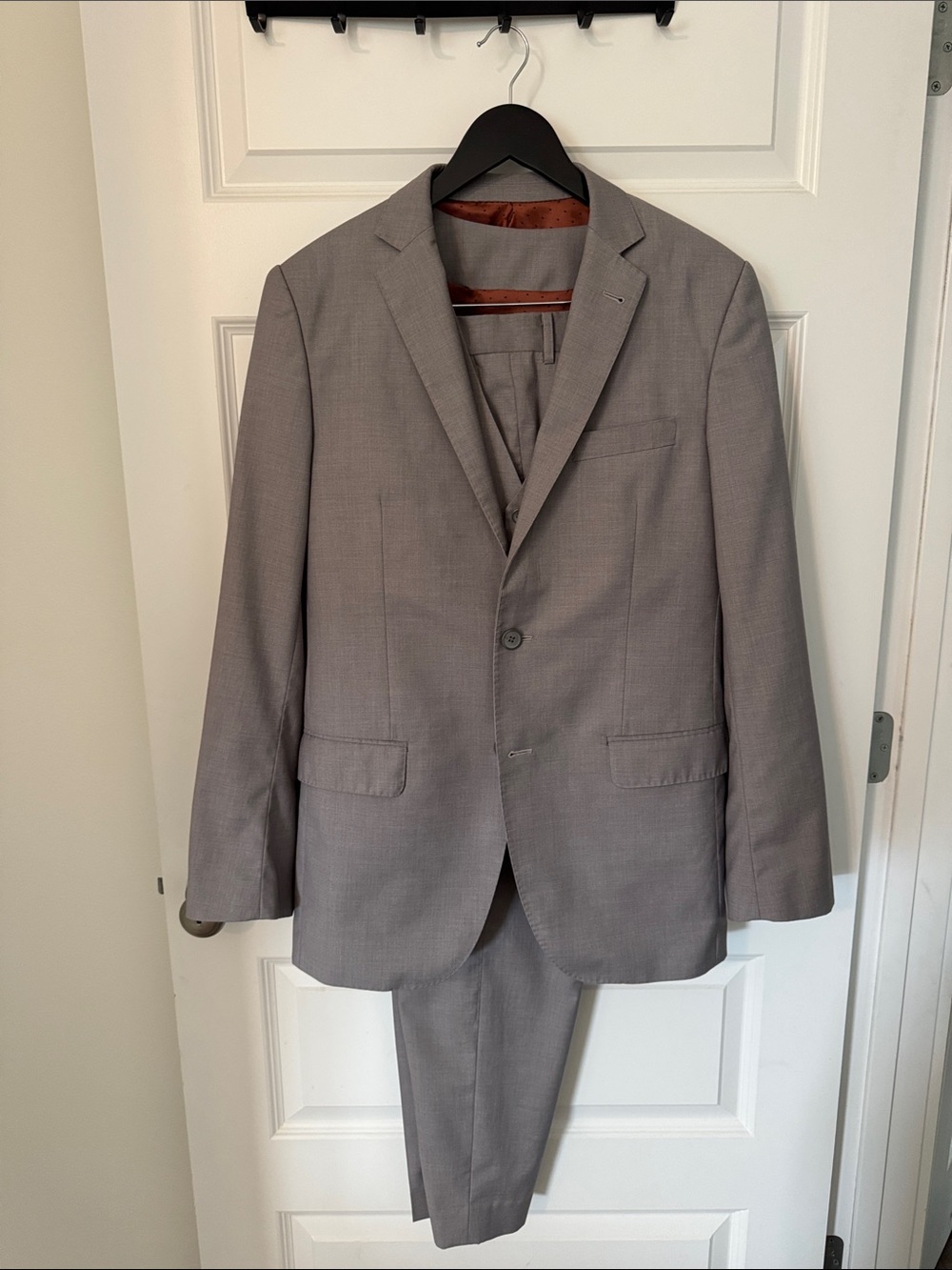 Men's Gray 3-Piece Suit - Classic Tailored Blazer, Vest & Pants